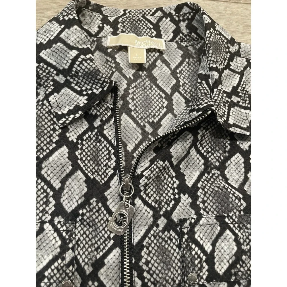 Michael Kors Silver Metal Zip Front  Roll Up LS Blouse Snake Print  Large